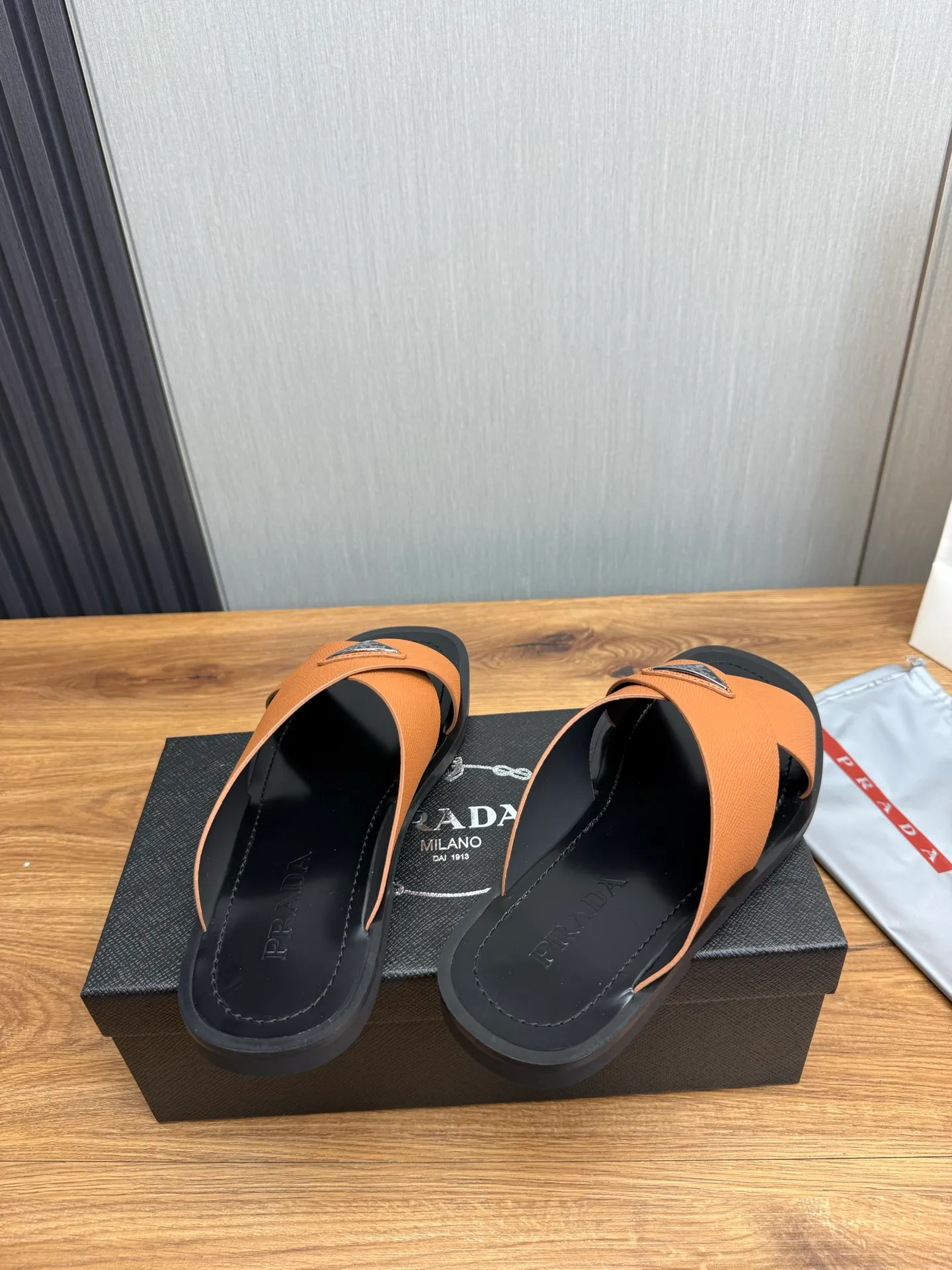 Factory price 340💰 ＰＲＡＤＡPrada - popular men's slippers hot sale 🔥 🩴Official website one to one production 38-45 sizes 45 46 🉑️Customized!